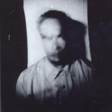 Autoportrait, face, tirage, sténopé, 2000.